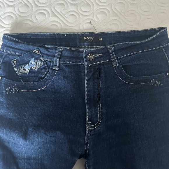 Cute straight fit jeans with embroidery - Picture 3 of 4